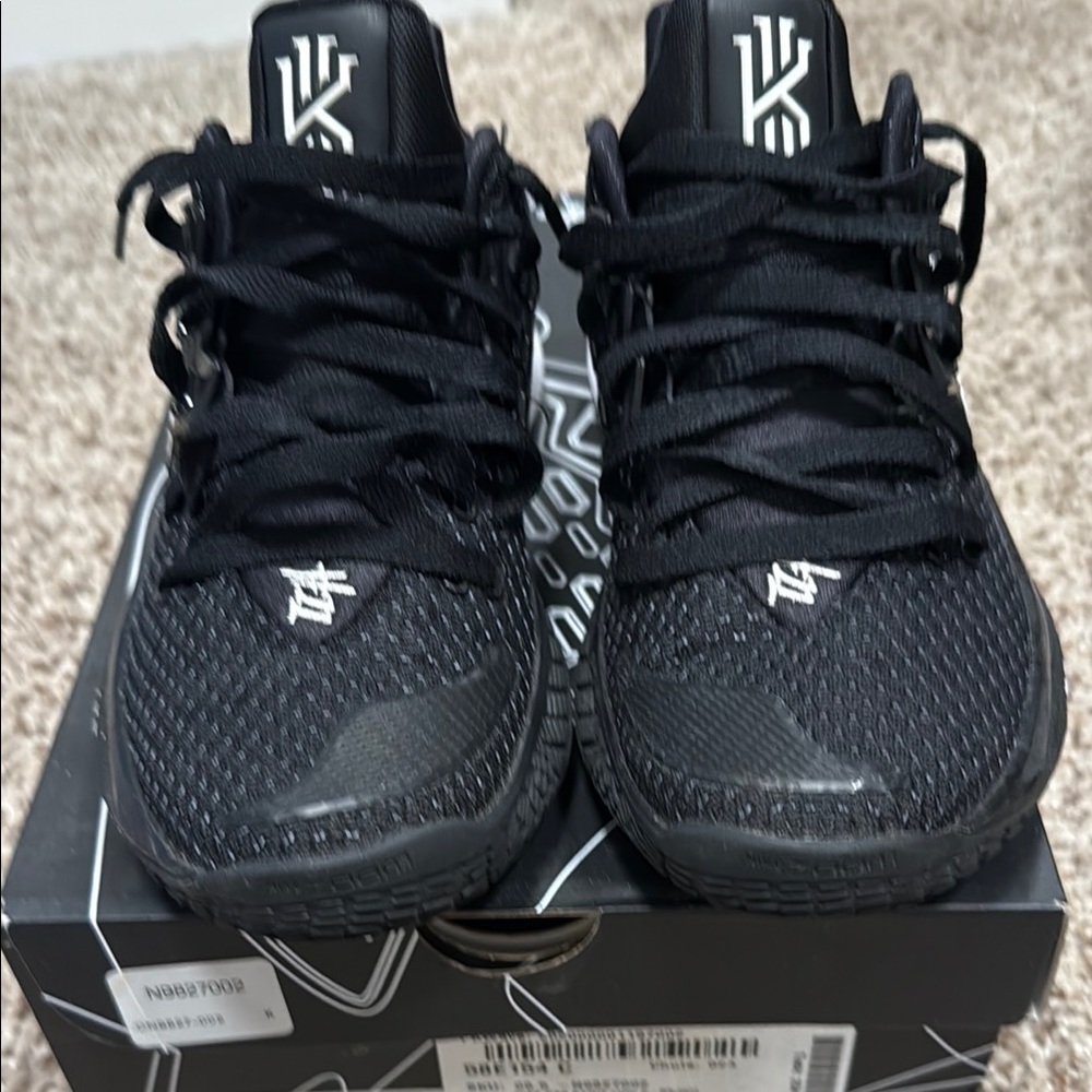 Nike Kyrie Low 2 Black men’s basketball shoes